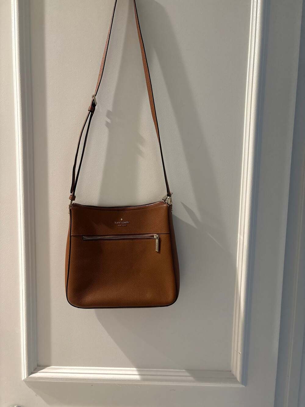 Kate Spade Leila Swingpack Crossbody Bag Cognac Brown Leather Shoulder Purse